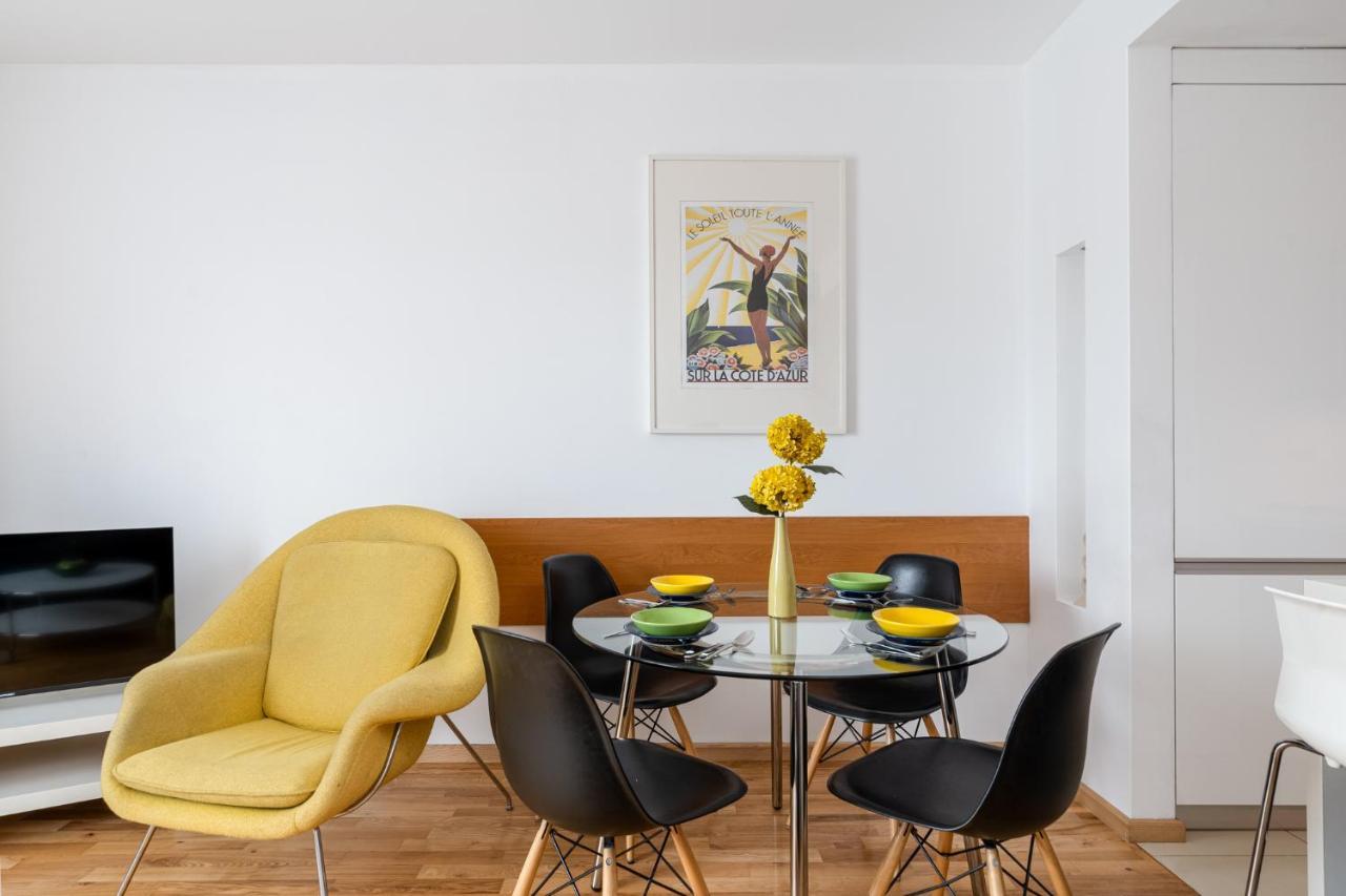 Apartament Modern With Free Parking Spot